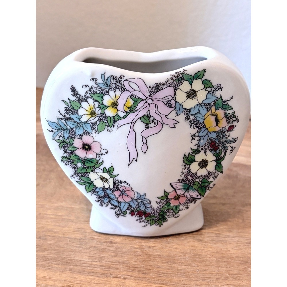 Vintage Heart-Shaped Ceramic Bud Vase Floral Wreath Pink Bow Butterfly 3.5